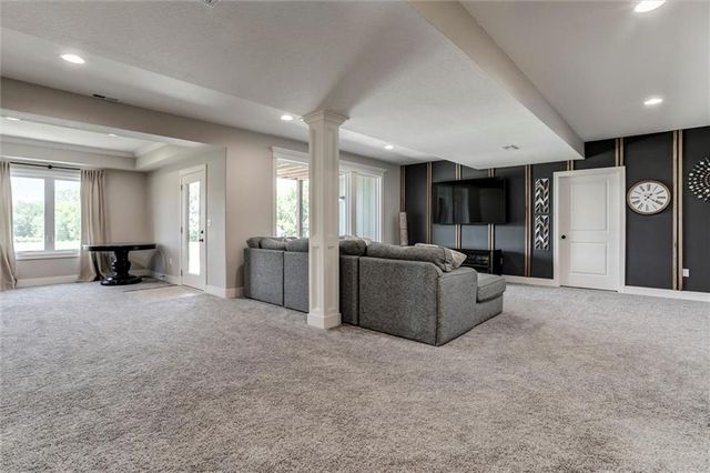 14290 Cattle Ranch Drive, Smithville, MO 64089