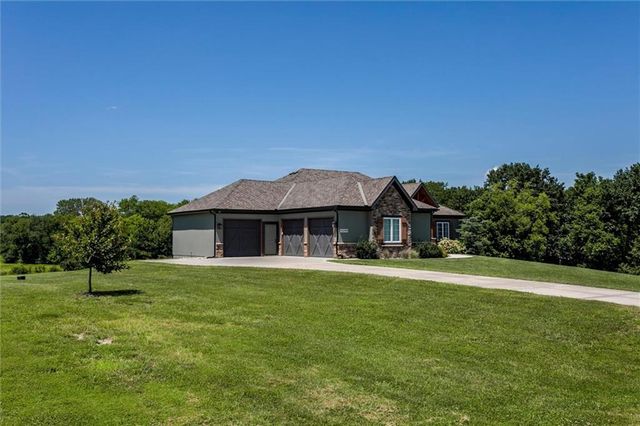14290 Cattle Ranch Drive, Smithville, MO 64089
