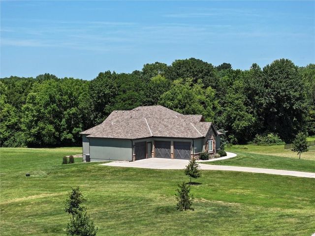 14290 Cattle Ranch Drive, Smithville, MO 64089