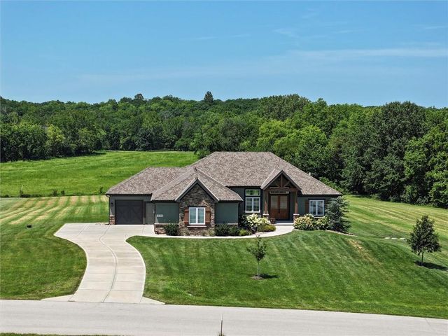 14290 Cattle Ranch Drive, Smithville, MO 64089