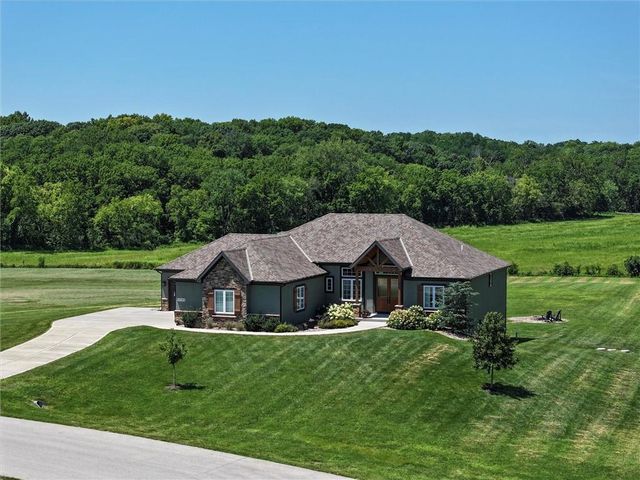 14290 Cattle Ranch Drive, Smithville, MO 64089