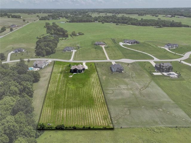 14290 Cattle Ranch Drive, Smithville, MO 64089