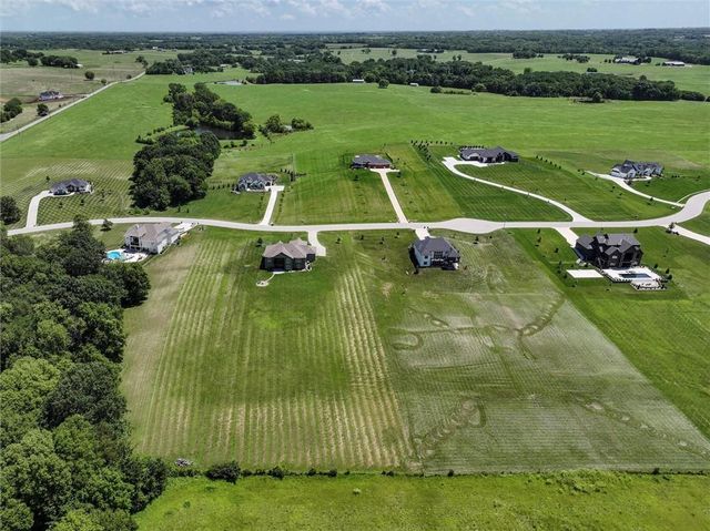 14290 Cattle Ranch Drive, Smithville, MO 64089