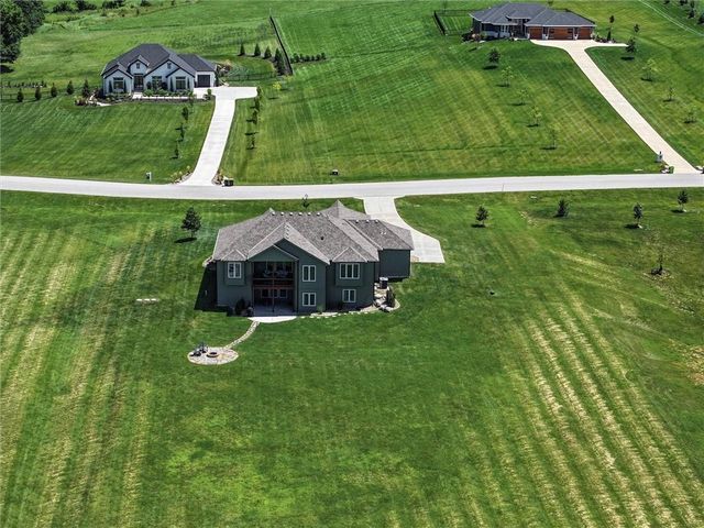 14290 Cattle Ranch Drive, Smithville, MO 64089