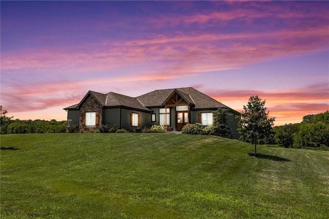 14290 Cattle Ranch Drive, Smithville, MO 64089