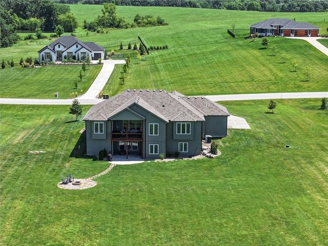 14290 Cattle Ranch Drive, Smithville, MO 64089