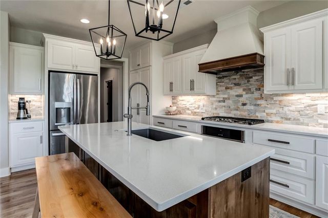 14290 Cattle Ranch Drive, Smithville, MO 64089