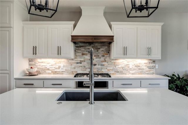 14290 Cattle Ranch Drive, Smithville, MO 64089