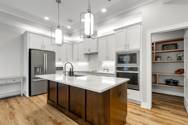 616 E Park Pl, Andover, KS 67002