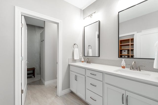 616 E Park Pl, Andover, KS 67002