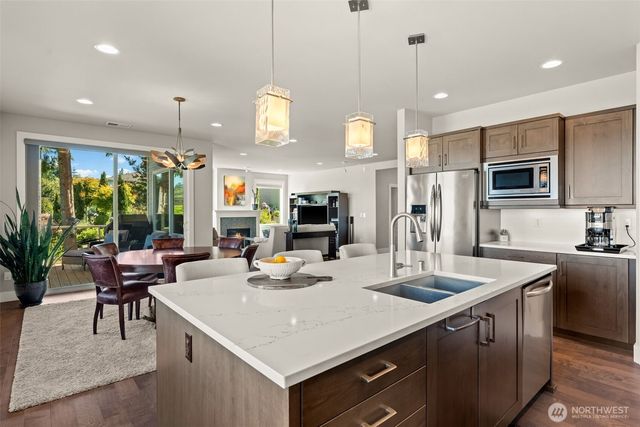 8064 E Commons Court, Port Orchard, WA 98366