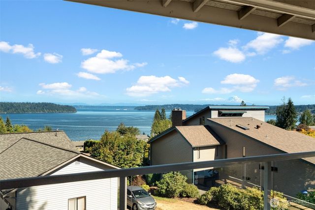 8064 E Commons Court, Port Orchard, WA 98366