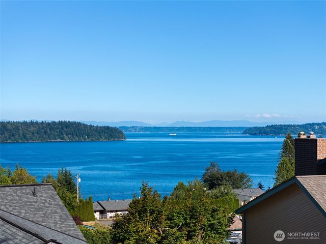 8064 E Commons Court, Port Orchard, WA 98366