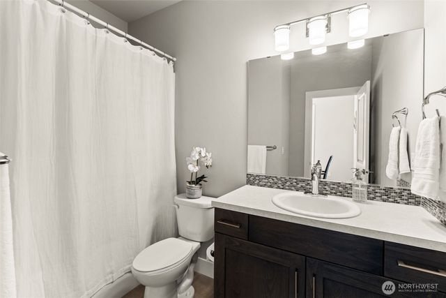 8064 E Commons Court, Port Orchard, WA 98366