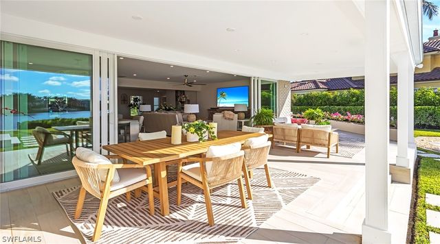 440 Kings Town DR, Naples, FL 34102