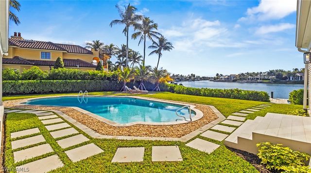 440 Kings Town DR, Naples, FL 34102