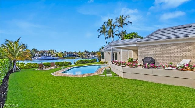 440 Kings Town DR, Naples, FL 34102