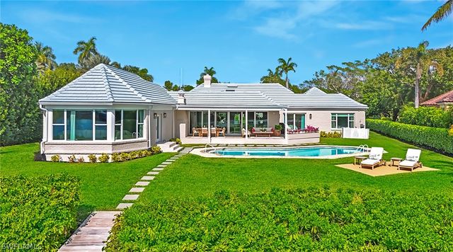 440 Kings Town DR, Naples, FL 34102