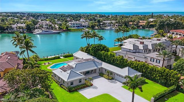 440 Kings Town DR, Naples, FL 34102