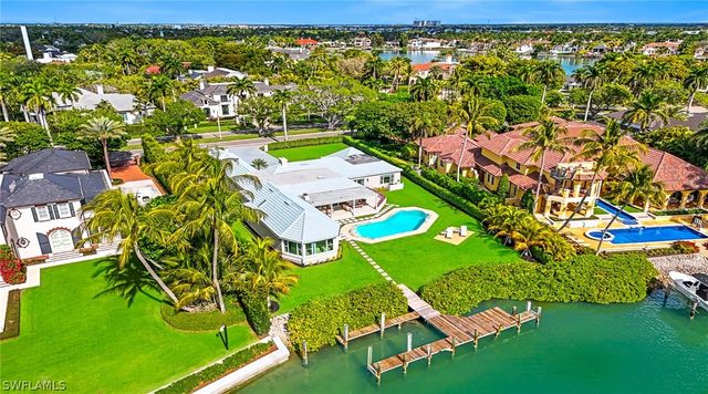 440 Kings Town DR, Naples, FL 34102