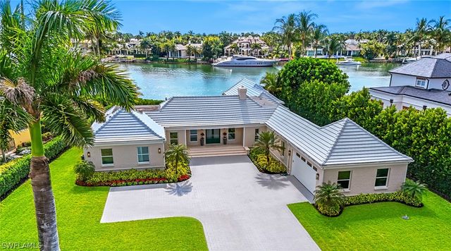 440 Kings Town DR, Naples, FL 34102