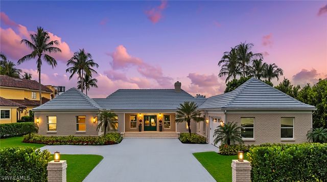 440 Kings Town DR, Naples, FL 34102