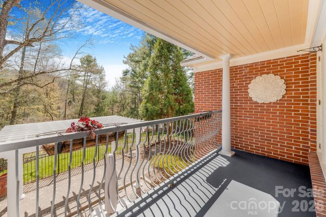 4 Dogwood Road, Asheville, NC 28804