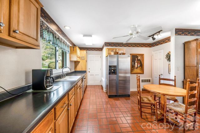 4 Dogwood Road, Asheville, NC 28804