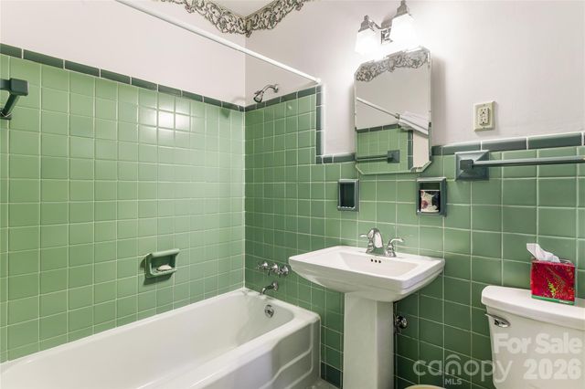 4 Dogwood Road, Asheville, NC 28804