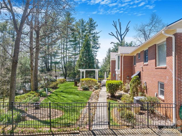 4 Dogwood Road, Asheville, NC 28804