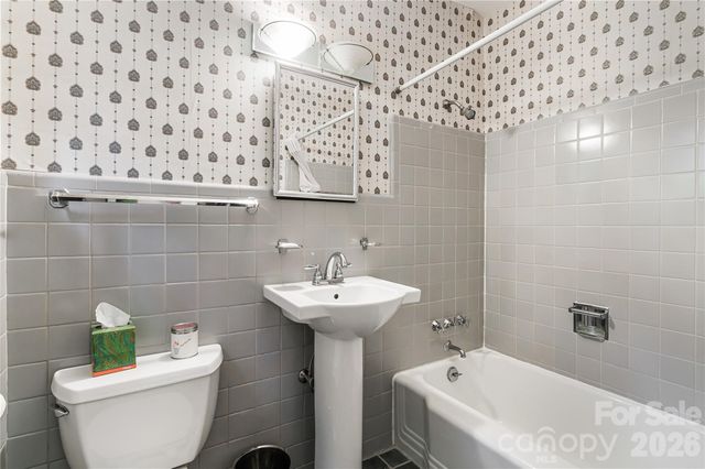 4 Dogwood Road, Asheville, NC 28804