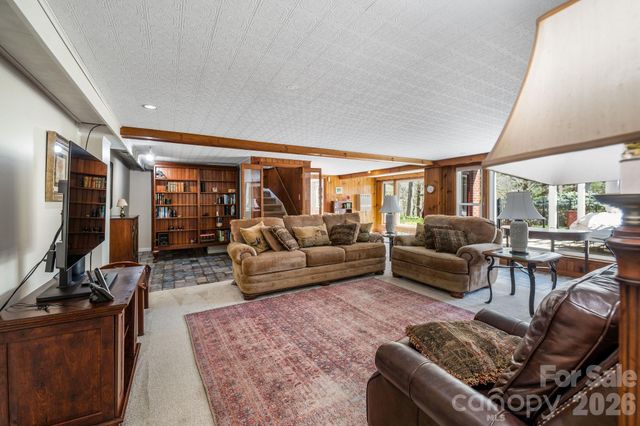 4 Dogwood Road, Asheville, NC 28804