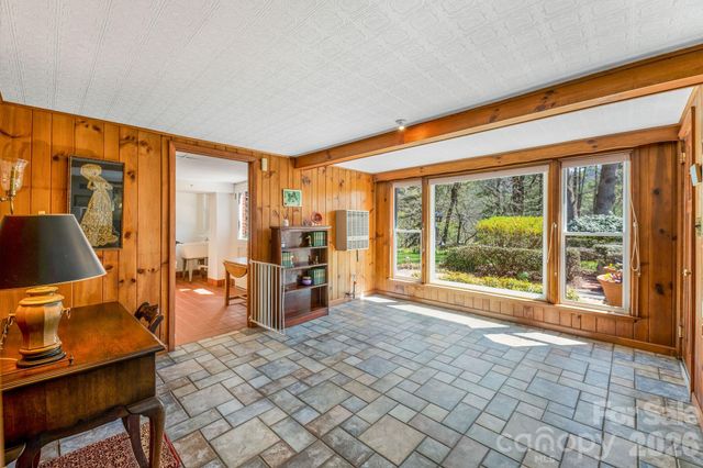 4 Dogwood Road, Asheville, NC 28804