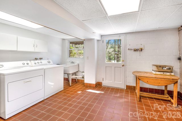 4 Dogwood Road, Asheville, NC 28804