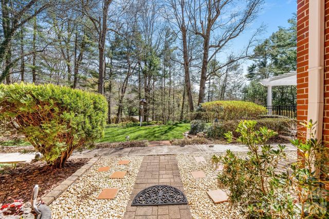 4 Dogwood Road, Asheville, NC 28804