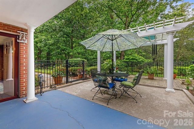 4 Dogwood Road, Asheville, NC 28804