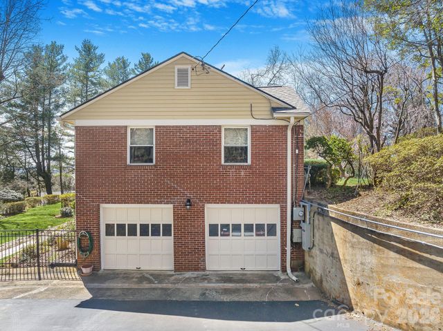 4 Dogwood Road, Asheville, NC 28804