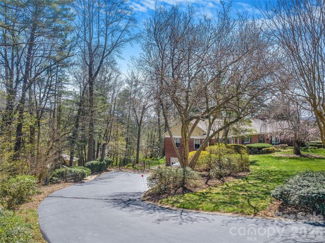 4 Dogwood Road, Asheville, NC 28804