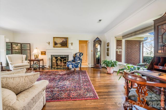 4 Dogwood Road, Asheville, NC 28804