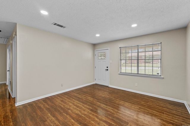 8606 Holiday Street, Sherwood, AR 72120