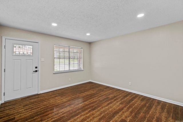 8606 Holiday Street, Sherwood, AR 72120