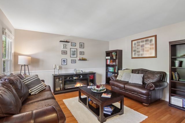 3880 Thornberry Way, Lake In The Hills, IL 60156