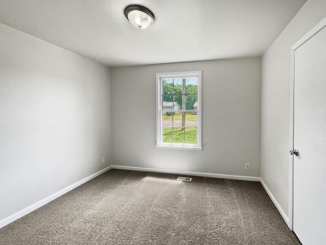 902 Leigh Ct, Clarksville, TN 37042