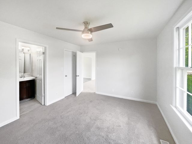 902 Leigh Ct, Clarksville, TN 37042
