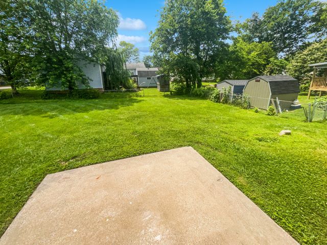 902 Leigh Ct, Clarksville, TN 37042