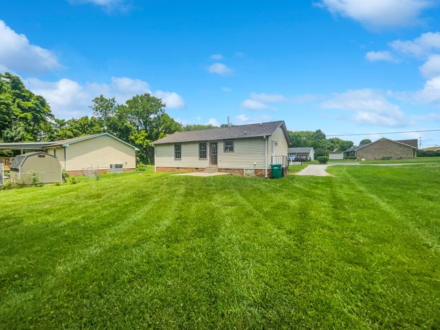902 Leigh Ct, Clarksville, TN 37042