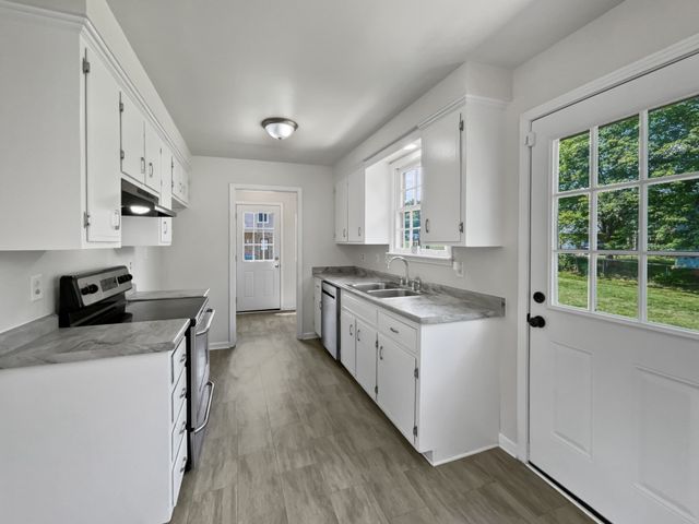 902 Leigh Ct, Clarksville, TN 37042