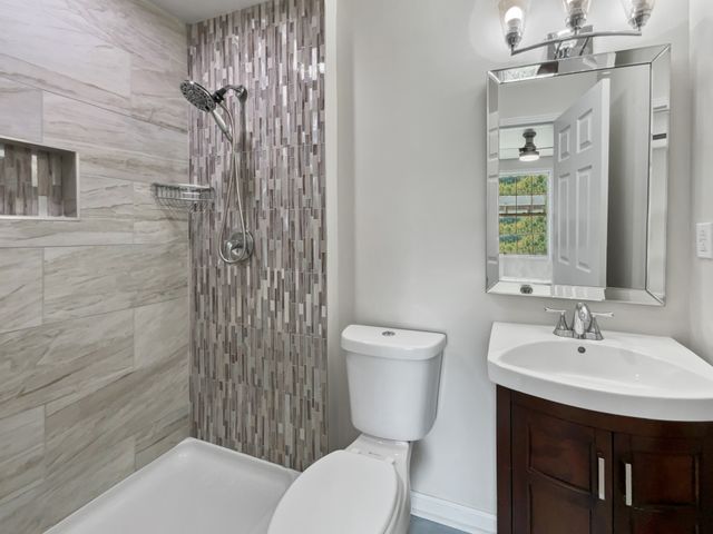 902 Leigh Ct, Clarksville, TN 37042