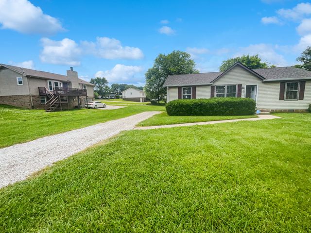 902 Leigh Ct, Clarksville, TN 37042