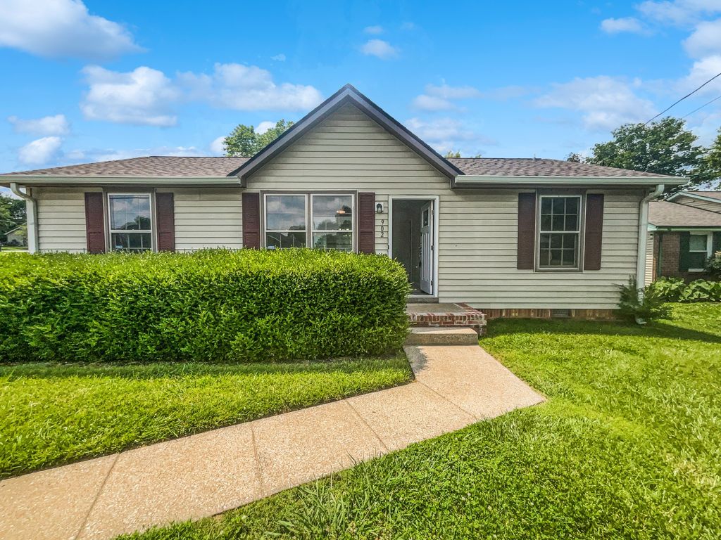 902 Leigh Ct, Clarksville, TN 37042